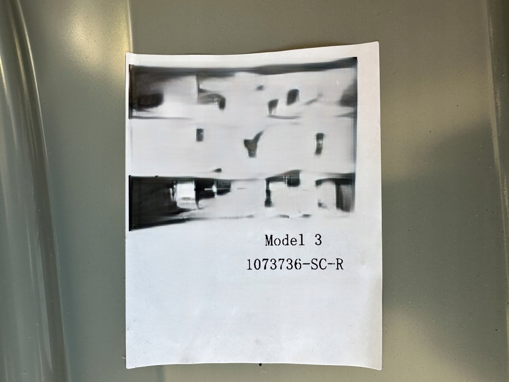 Купити Tesla 3 1073736-sc-r крило задній правий перехід стійку  новий