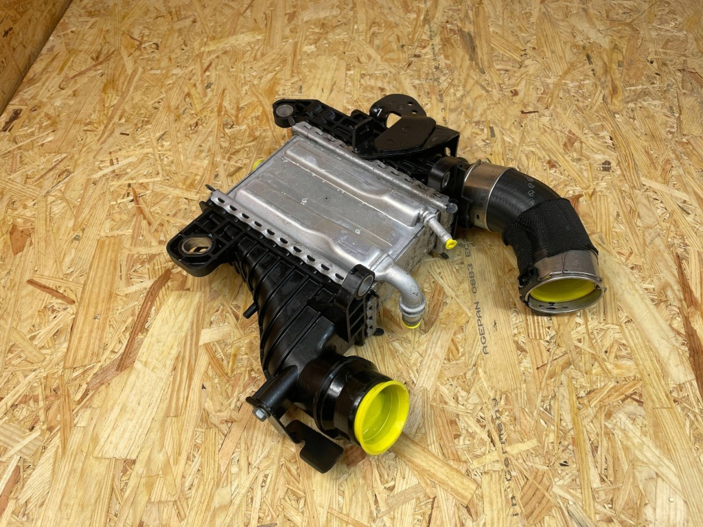 Радіатор повітря інтеркулер mercedes w177 w247 w118 144967867r Київ