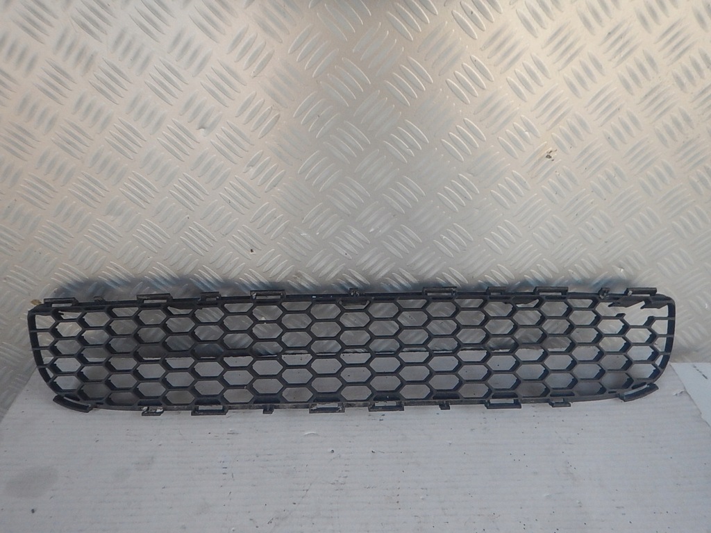 фото №1, Toyota corolla verso ii решётка средняя w бампер