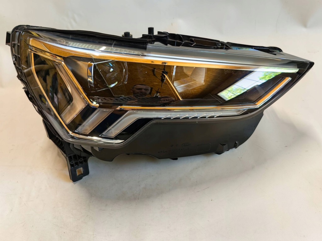 Купити Audi q3 83a - фара full led правий cała polecam