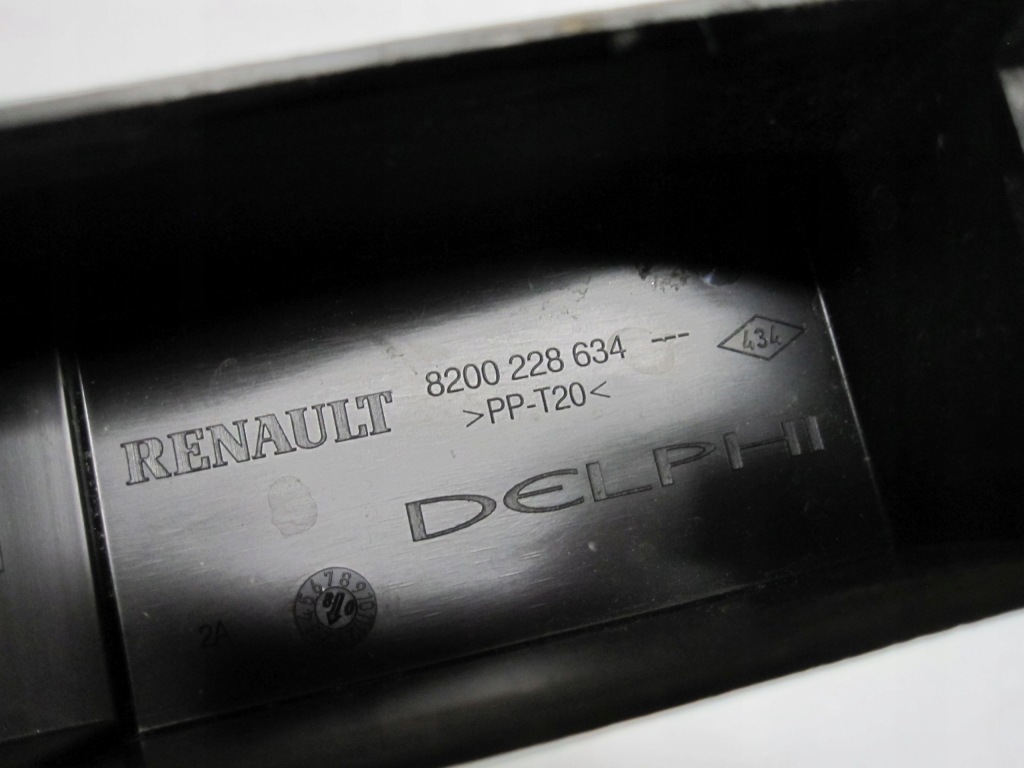 Renault clio 3 1.6 b 09r коробка предохранителей 8200228634 8200220647 Недорого