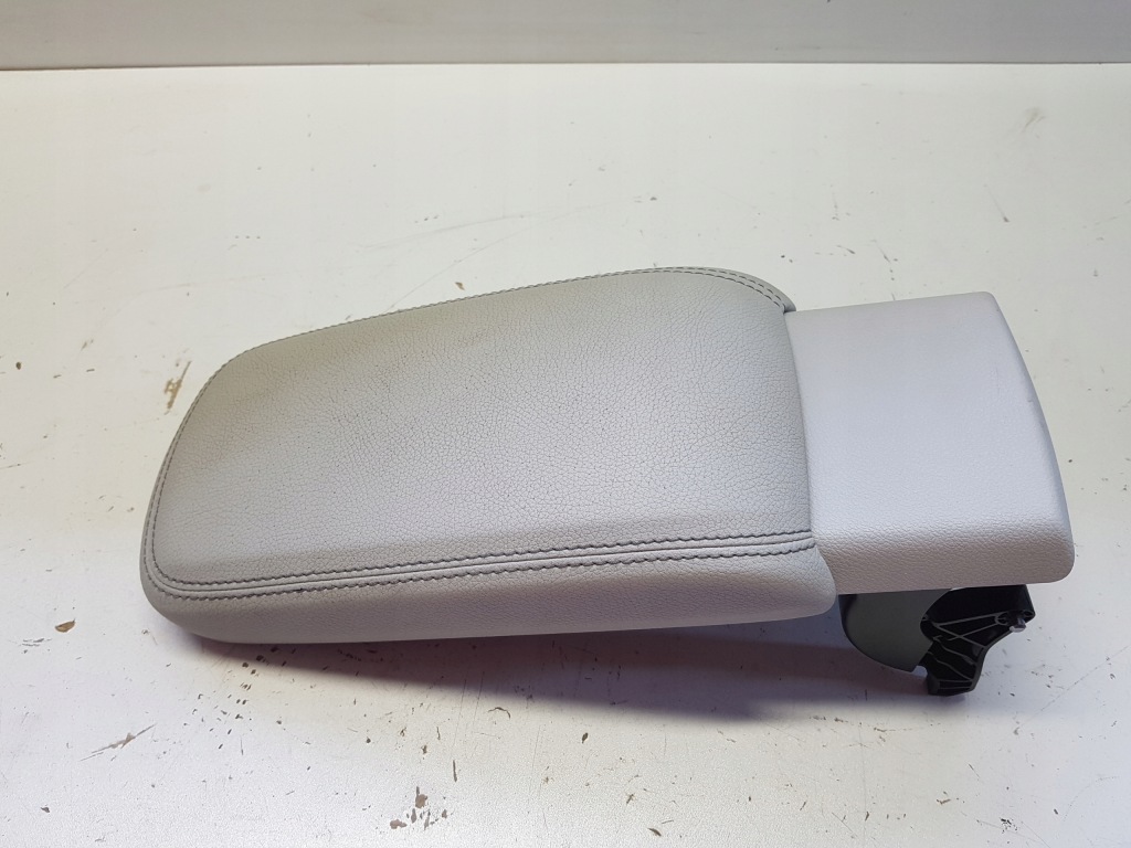 фото №1, Mercedes w176 lift подлокотник светлая кожа