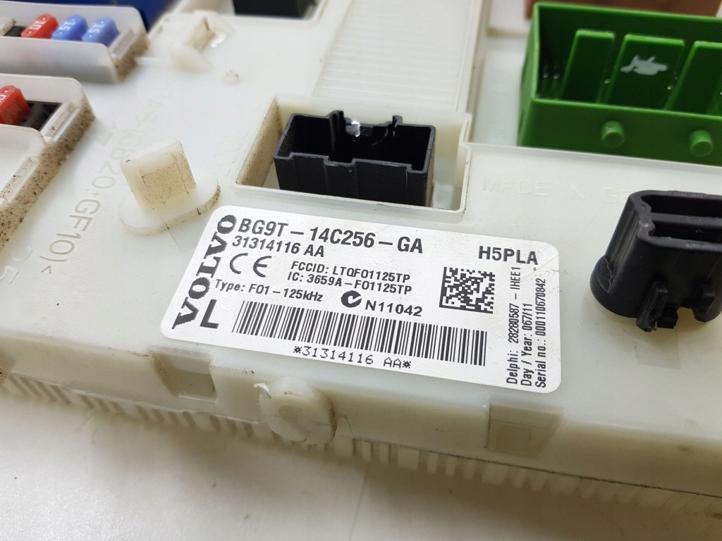 фото №6, Volvo xc60 2011 рамка / модуль предохранителей