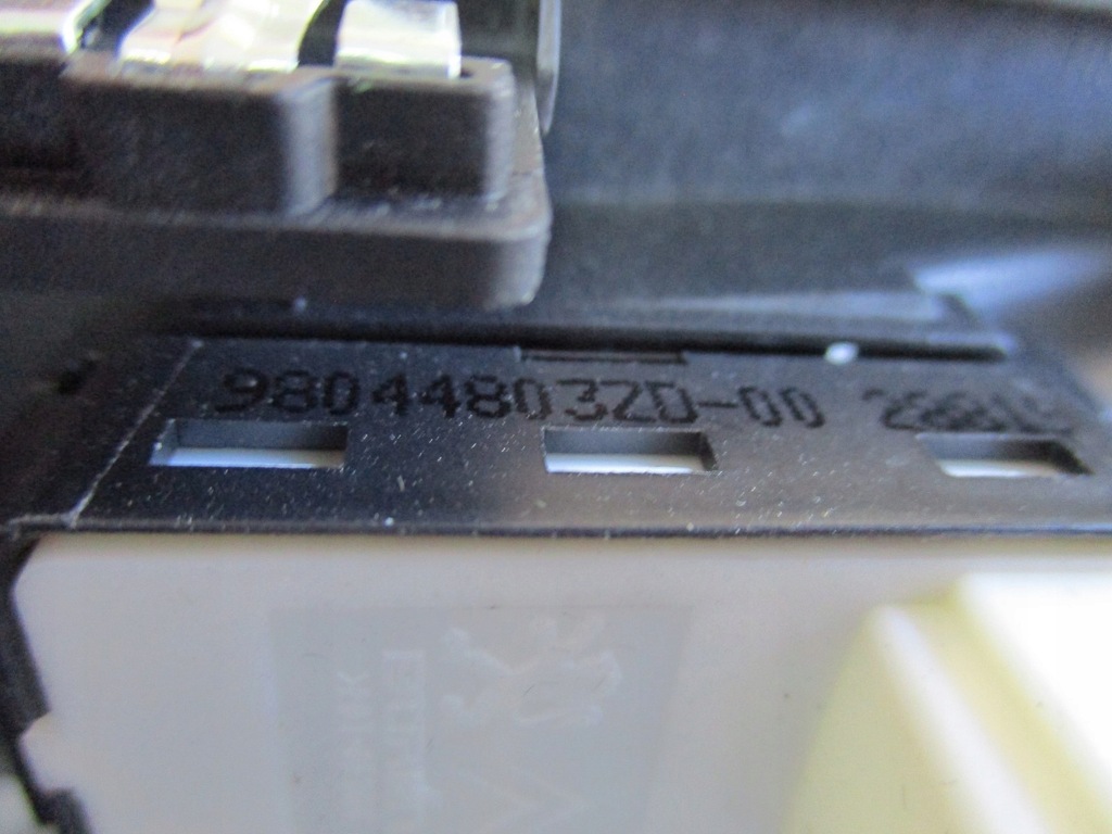 фото №8, Перемикач панель вікон peugeot 3008 9815790177