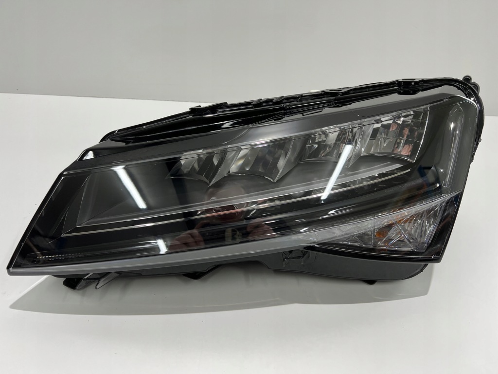 фото №1, Лампа левая full led superb iii lift 3v1941015c