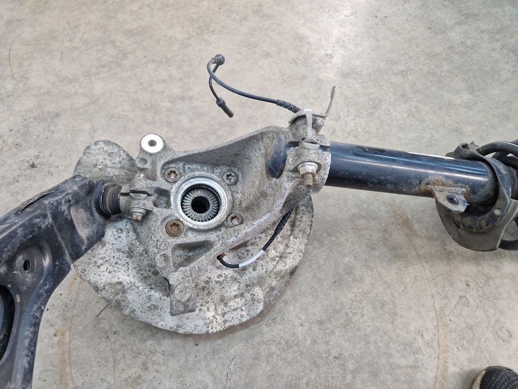 фото №8, Bmw x1 f48 поворотний кулак права амортизатор важіль правий комплект 6879844 6876646