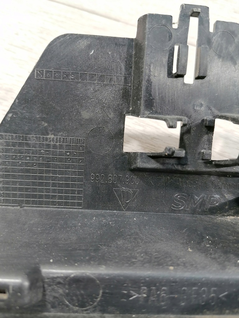 фото №10, Porsche 911 992 напрямна бампер задня 992807900