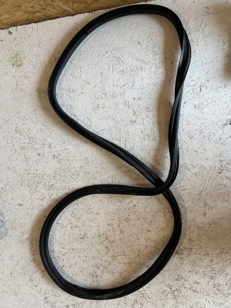 фото №1, Прокладка крышки задняя багажника mercedes w205