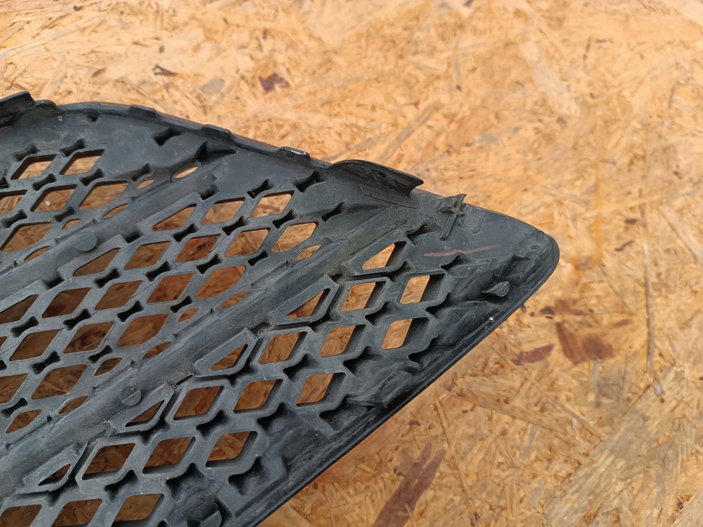 фото №10, Решётка решётка радиатора решётка радиатора бампера перед 53111-02150 toyota corolla e12 hb