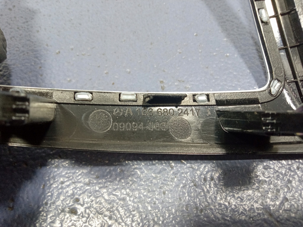 Mercedes gls x166 gle w166 молдинг декоративная  консоли a1666802417 с Разборки