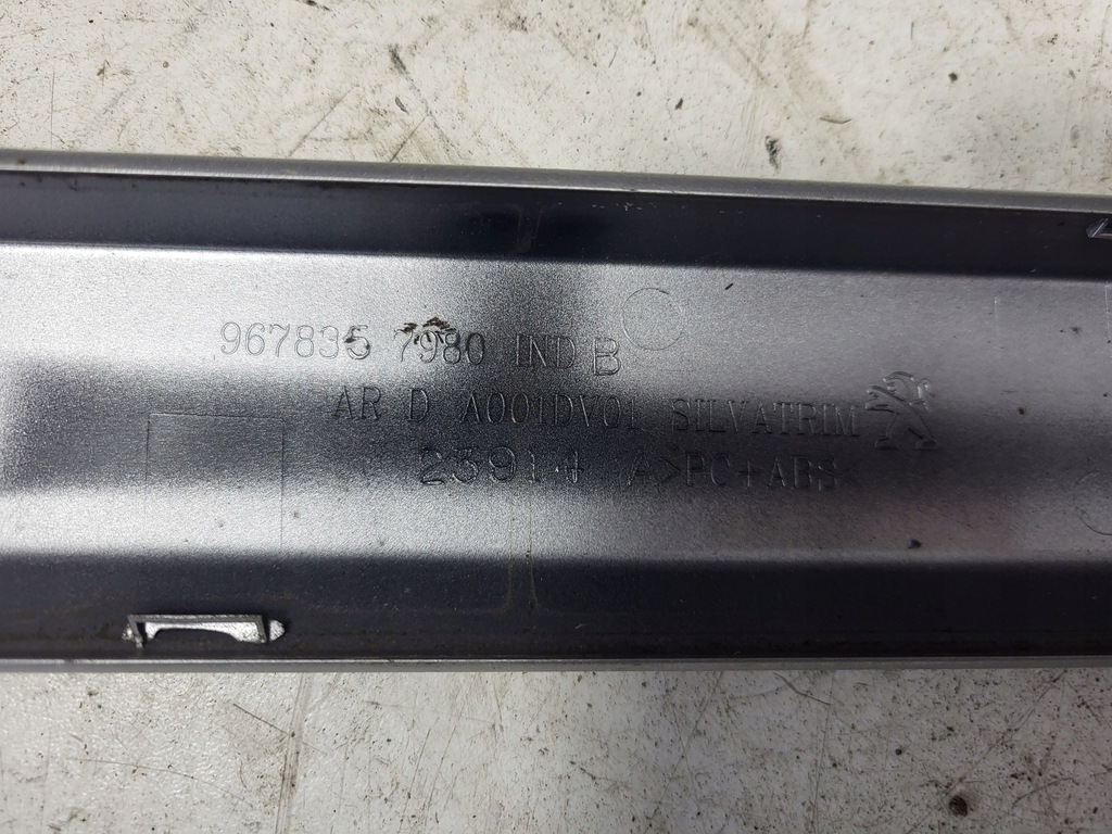 фото №9, Накладка рейлінг права peugeot 208 ii 9678357980