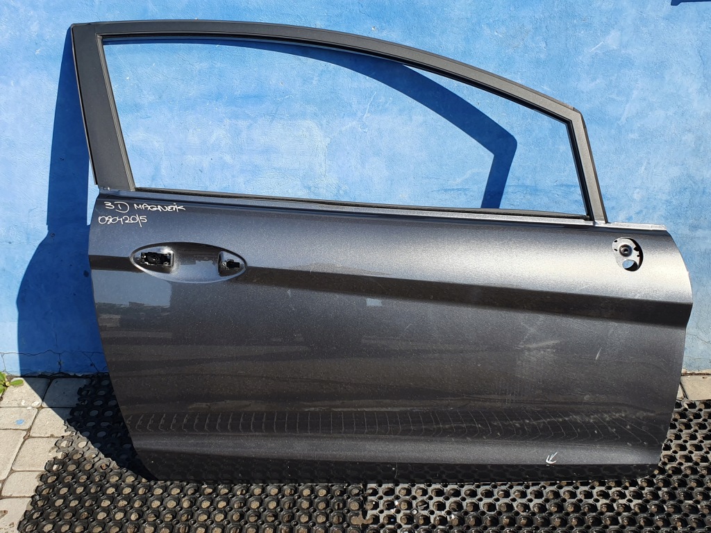 Ford fiesta mk7 рестайлинг  2012-2017 3d дверь правое  magnetic Цена