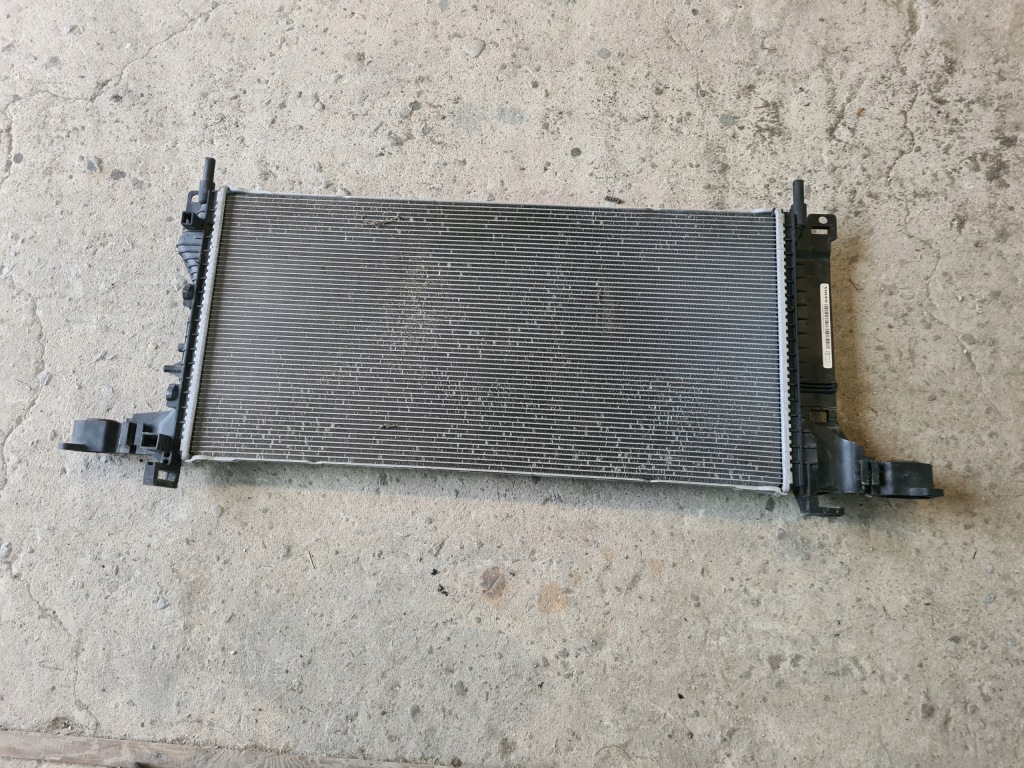 Купити Радіатор води volvo xc40 2.0d механічна коробка передач 31461875 p32268988