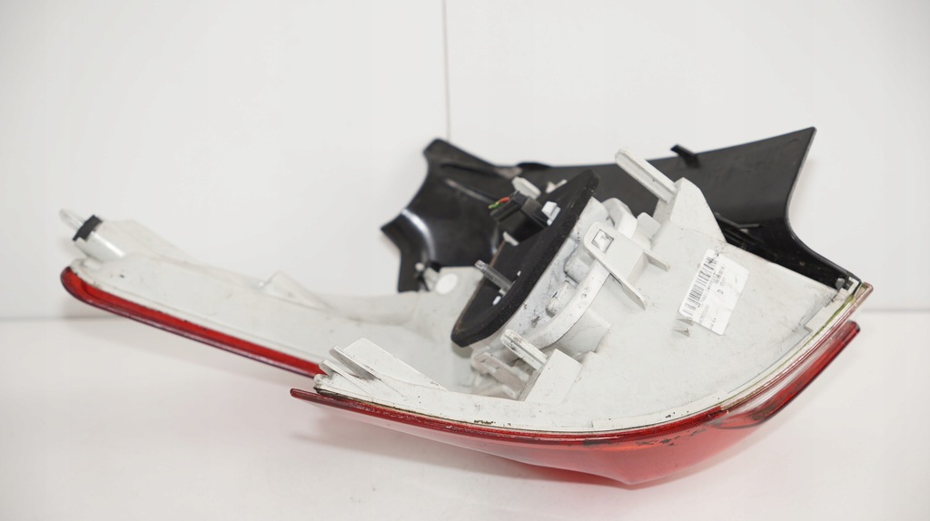 фото №8, Лампа правый задняя задняя peugeot 2008 13-19r^