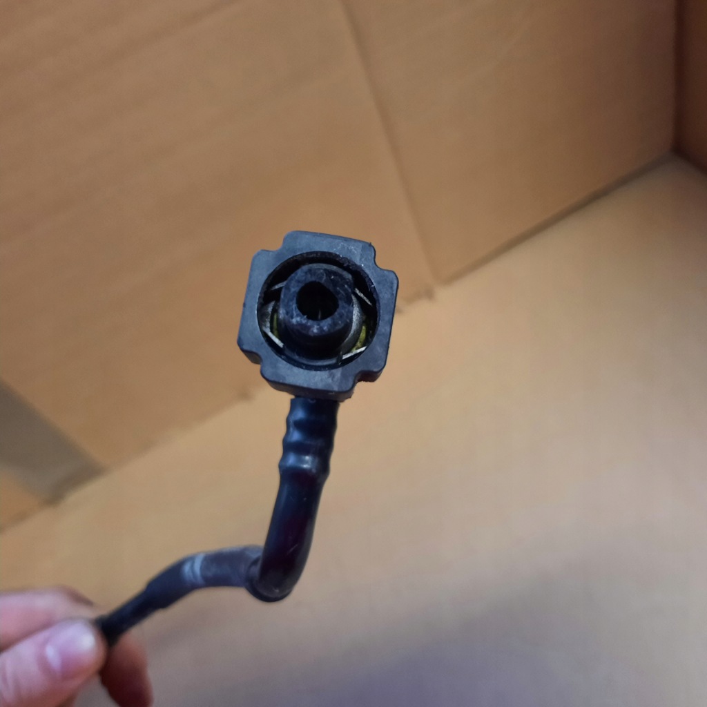 Range rover evoque 2.0d шланг паливний g4d3 9s468 bd Недорого