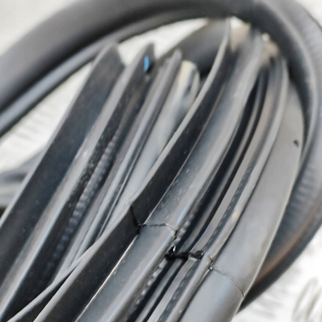 фото №7, Hyundai ioniq 6 2024 правая сторона резиновый прокладка дверь задних