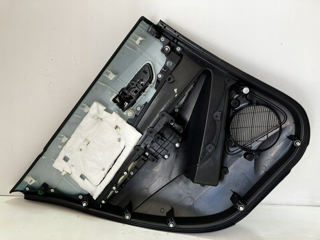 фото №11, Corolla e21 kombi обшивка оббивка двері правий задня