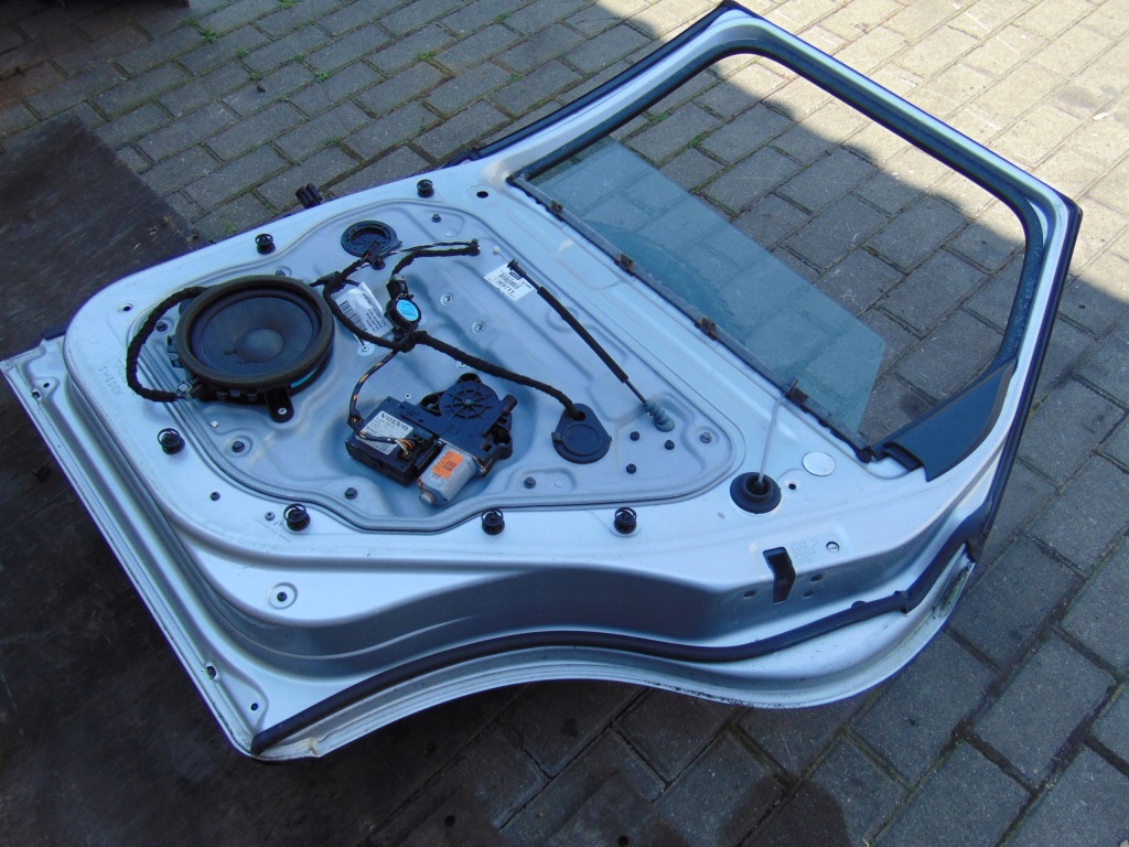 Дверей праве  задні задні volvo v50 рестайлінг  426-26 універсал європа Оригінал