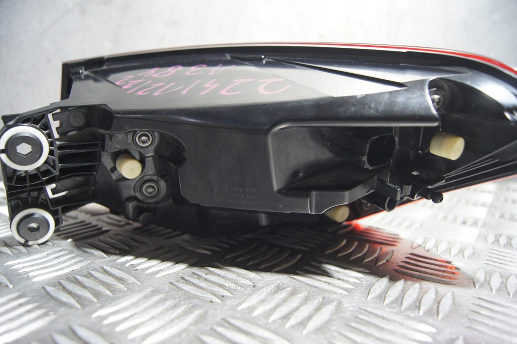 фото №9, Лампа левый задняя matrix audi a3 s3 8y 8y0945207