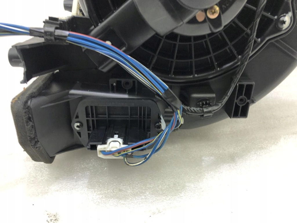 фото №6, Повітродувка вентилятор 3m71-18527-ac mazda 2 dy