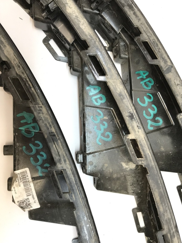 фото №14, Audi e-tron спойлер молдинг накладка бампера задняя 4ke807833