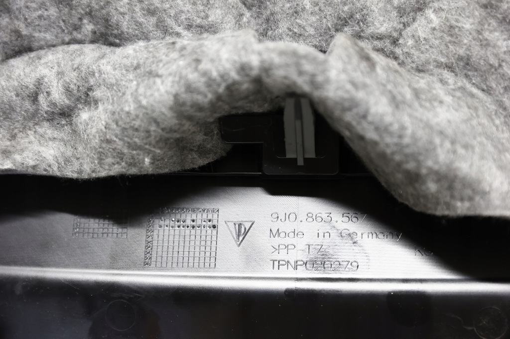 фото №5, Оббивка багажника пластик porsche taycan багажника 9j0 863 567