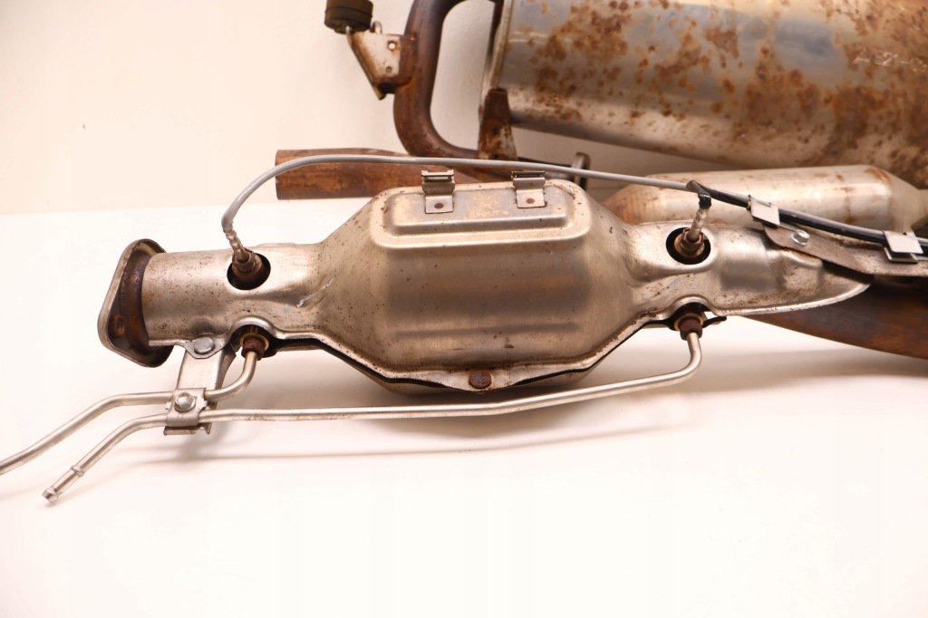 Mitsubishi eclipse cross 1.5t гасник труба вихлоп Зі Шроту