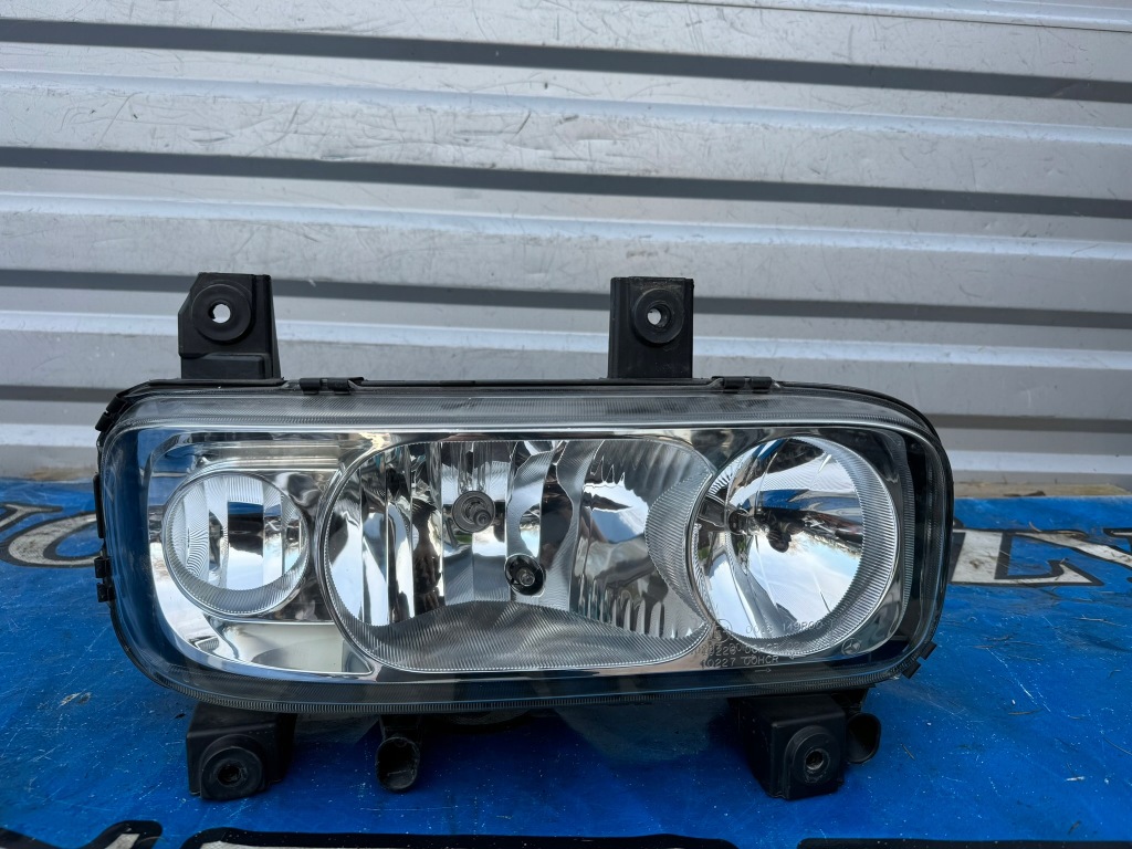 фото №1, Mercedes atego 973 лампа передня права 9738202561