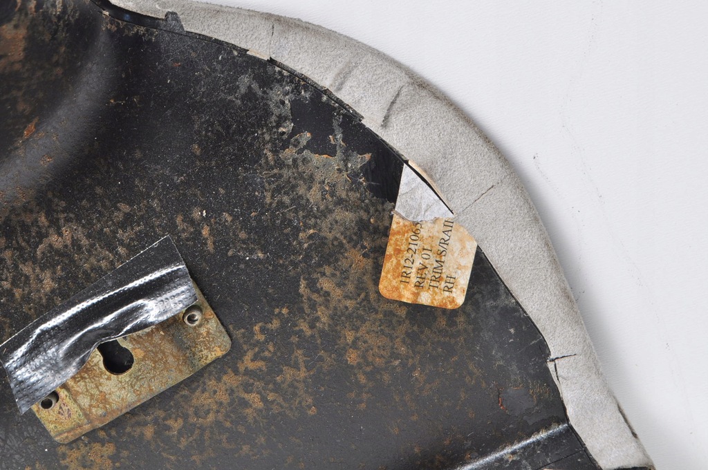 фото №9, Aston martin db11 защита пластик правая 2005r