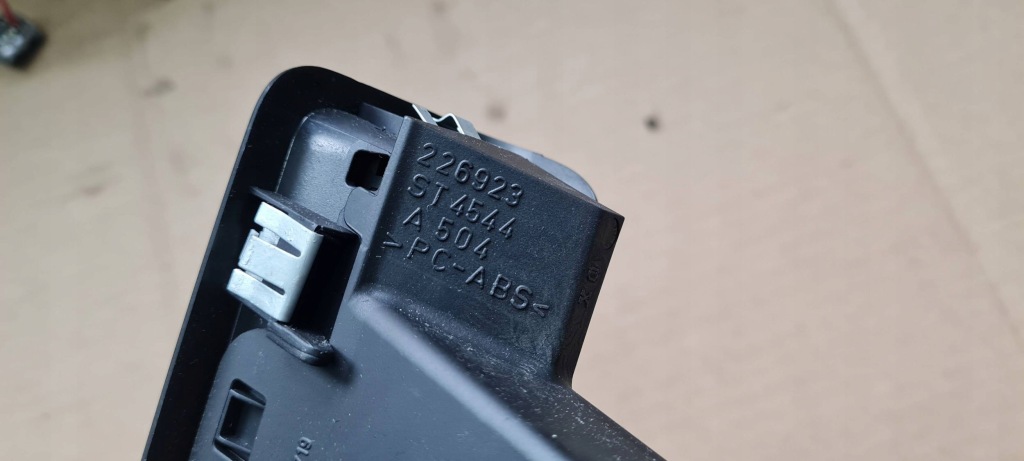 Maserati quattroporte vi решётка обдув стойка правая правый перед 670010719 Недорого