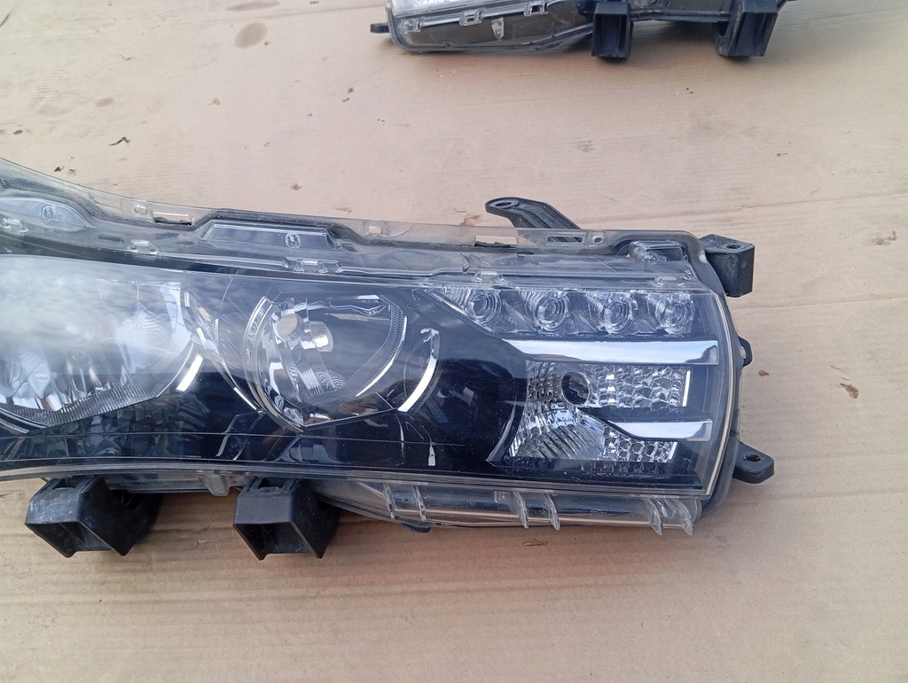 фото №5, Лампа правая фара правый передний toyota corolla e16 e18 led