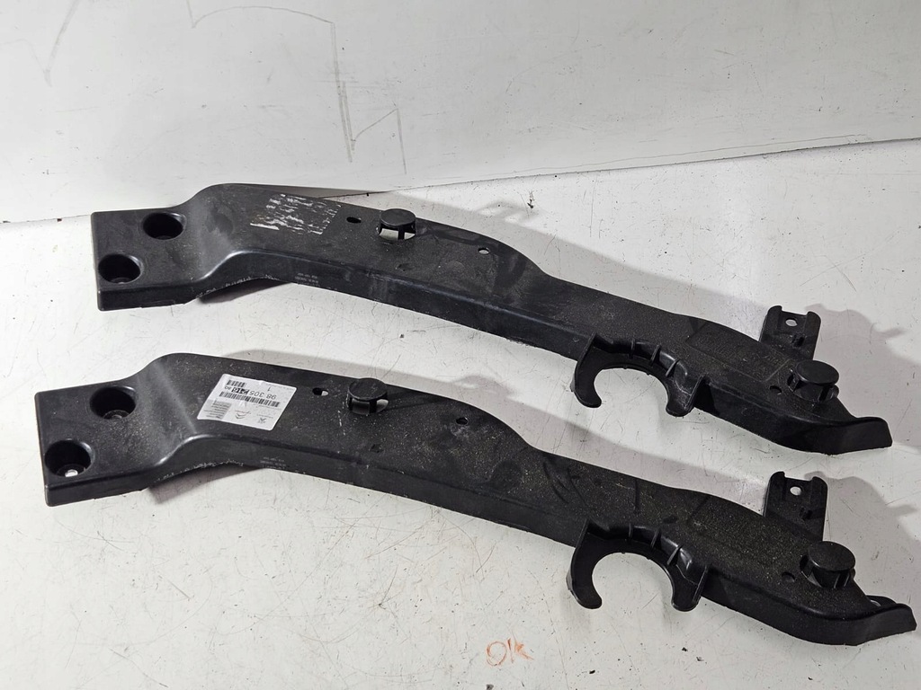 фото №1, Направляющая кронштейн панель фары правый перед berlingo partner iv 9830521680