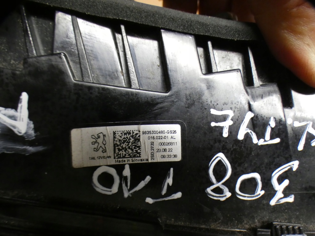 Peugeot 308 t10 3 лампа левый правый задний  9835300480 9836300380 Недорого