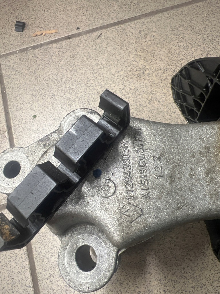 фото №5, Кронштейн подушка двигателя clio iv 1.2 dacia