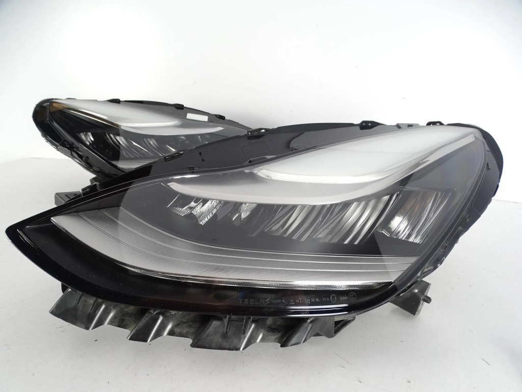 фото №2, Лампа перед передняя левая tesla 3 full led