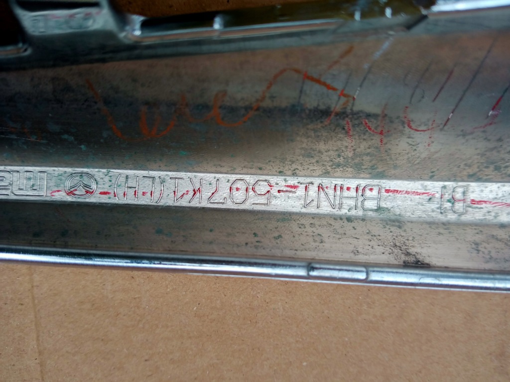 Mazda 3 bm левый хром решетка 2013r в Украине