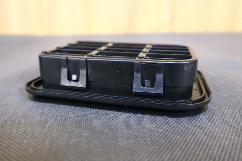 Mercedes slk r170 решітка вентиляційна кузов a1708300042 Оригінал