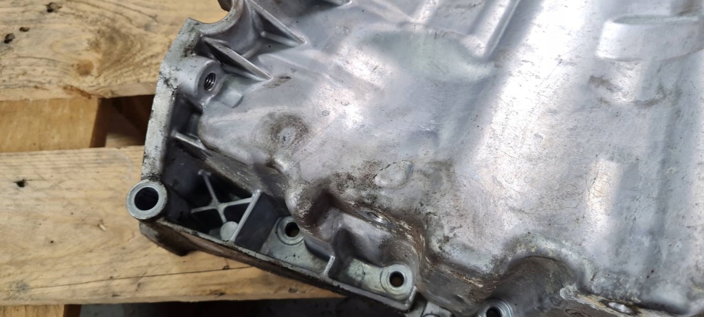 A4 b9 8w піддон оливи масляна основа 2.0 tdi 04l103601s q5 80a a5 8w Ціна