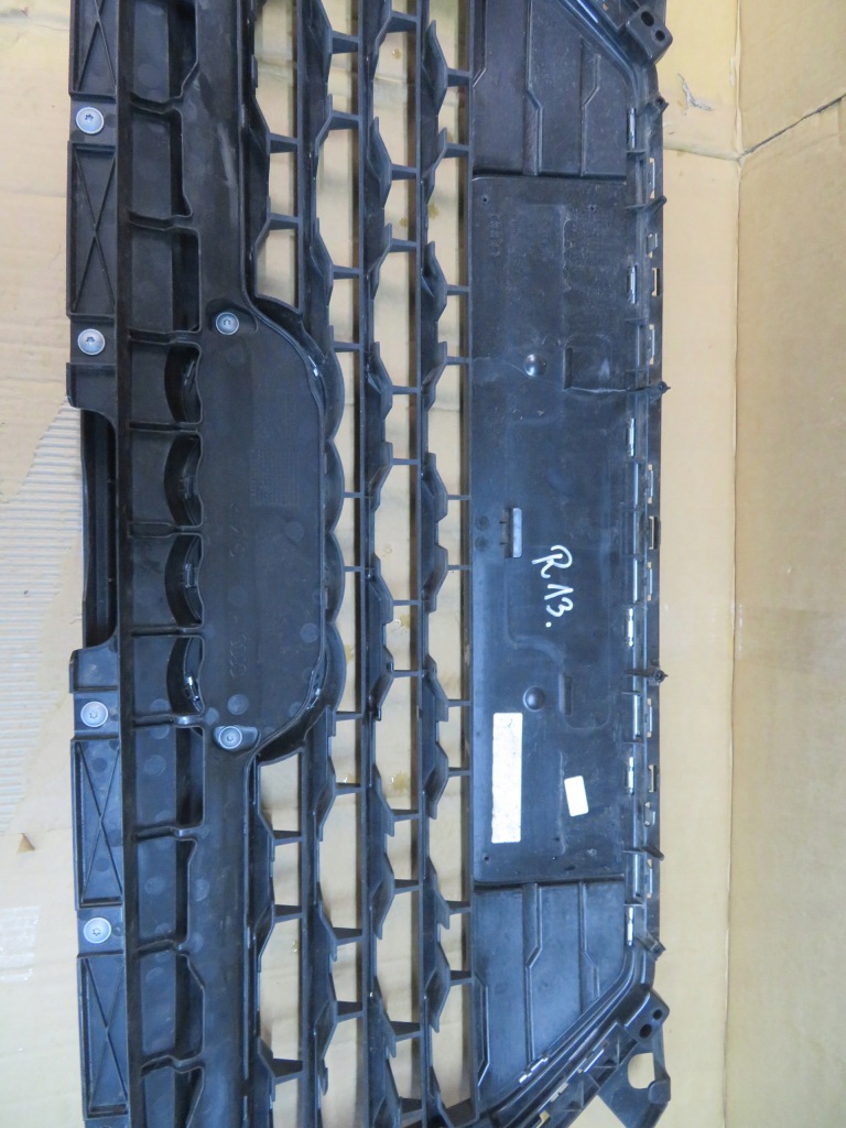 Решётка радиатора решётка радиатора бампера audi q2 81a 2 ii 81a853651 Доставка