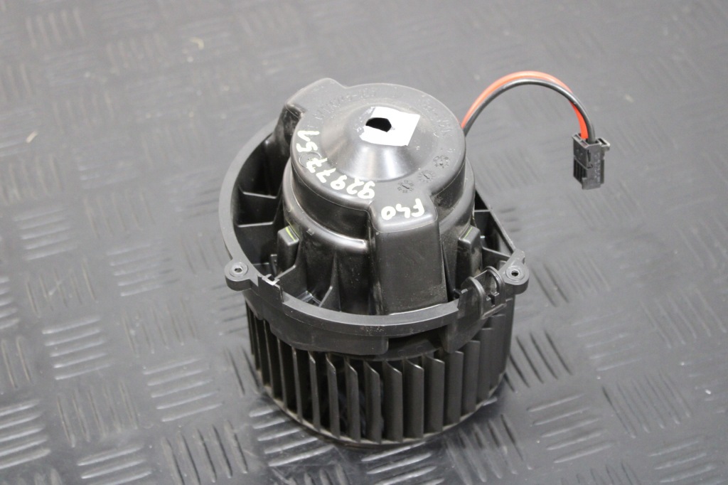 фото №1, Воздуходувка вентилятор отопителя bmw 1 f40 9297751