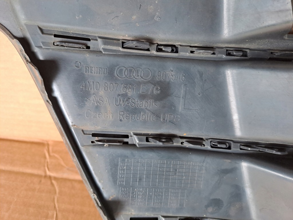 Audi q7 s line решітка бампера pod радар перед Доставка