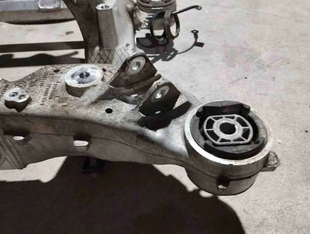 Підрамник задні bmw ix i20 24645511 electric 2022 Оригінал