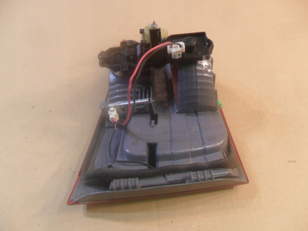 Bmw x3 f25 фара правый  задняя w крышке  uszkodzon led Недорого