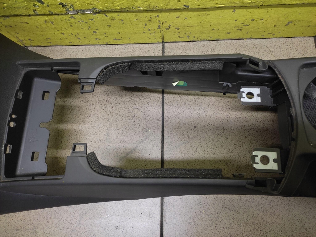 фото №8, Volvo s40 ii туннель средний подлокотник 8687407