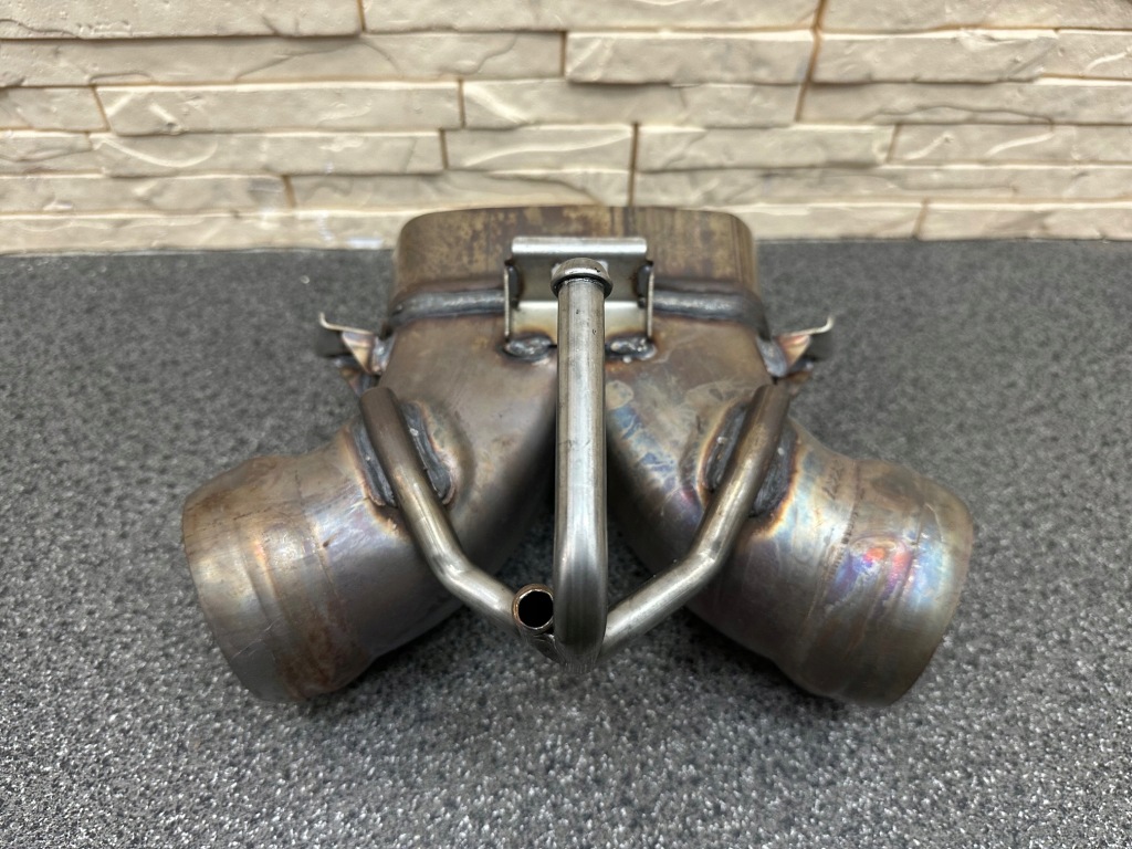 фото №1, Ferrari 296 выхлоп наконечник выхлоп tail труба 769752