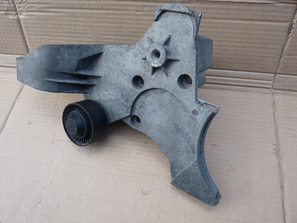 фото №6, A8 d3 4.2 кронштейн кронштейн кронштейн двигуна 077121235k