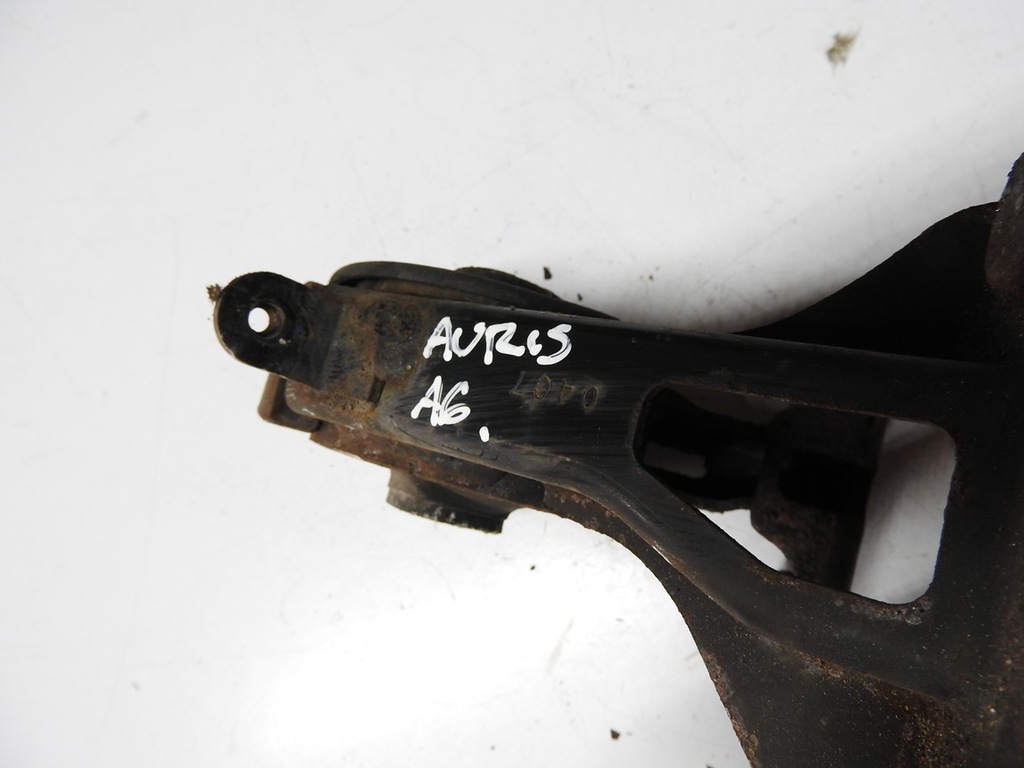 фото №16, Toyota auris i 06-09 1.4 кронштейн подушка кронштейн