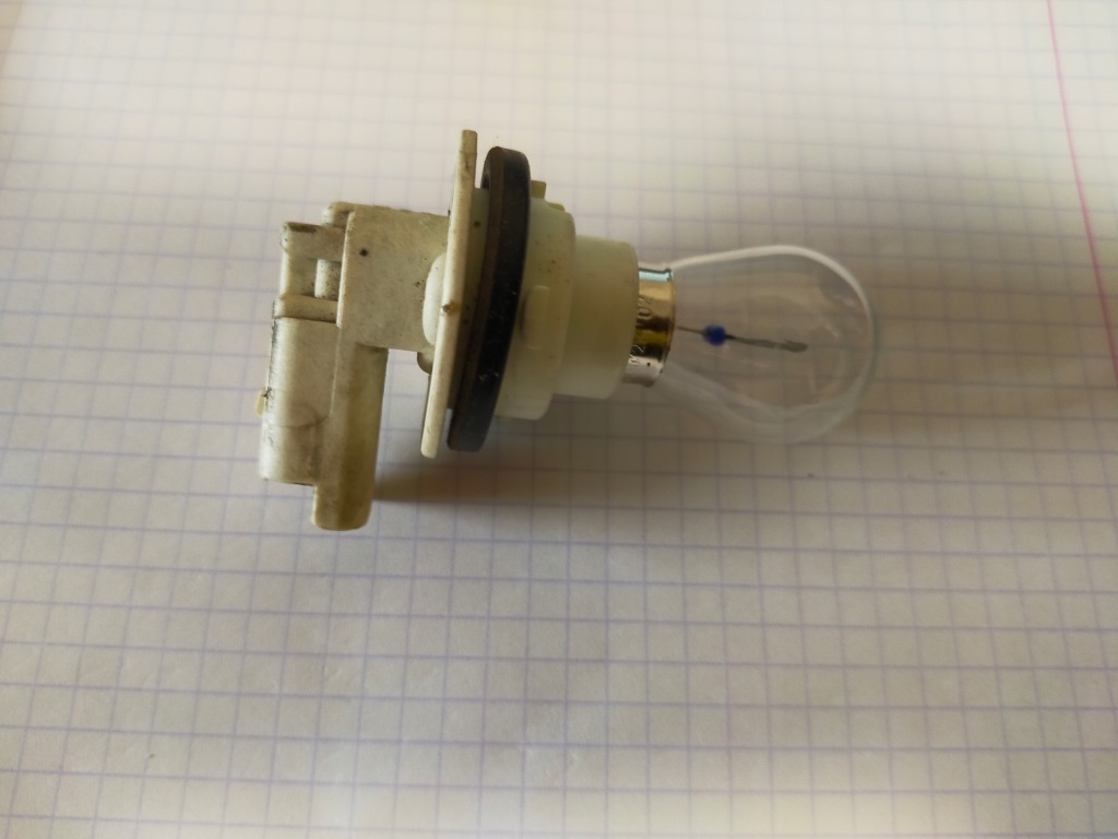 фото №1, Volvo xc60 вкладиш цоколь лампочка відбивач лампа