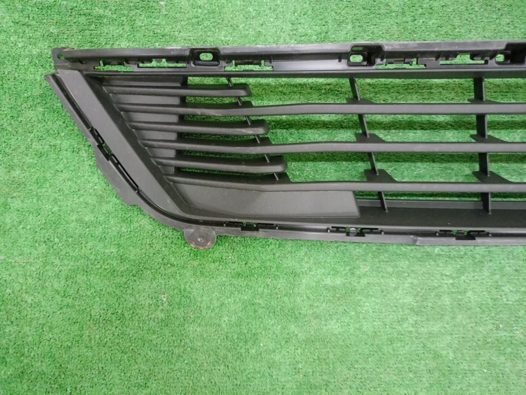 Решітка бампера перед nissan townstar Зі Шроту