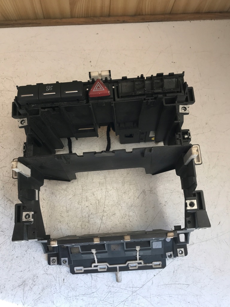 фото №2, Рамка радио каркас audi a3 8p0858005b